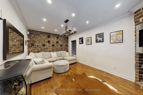 Photo 3 at 28 Theobald's Circle, Mill Pond, Richmond Hill