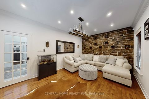 Photo 4 at 28 Theobald's Circle, Mill Pond, Richmond Hill