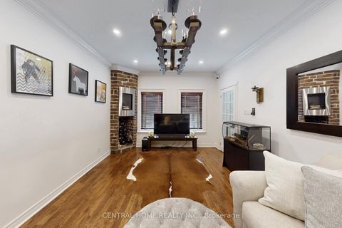 Photo 5 at 28 Theobald's Circle, Mill Pond, Richmond Hill