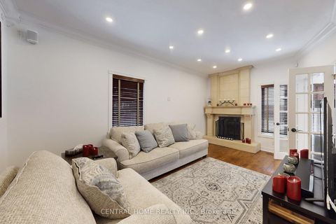 Photo 7 at 28 Theobald's Circle, Mill Pond, Richmond Hill