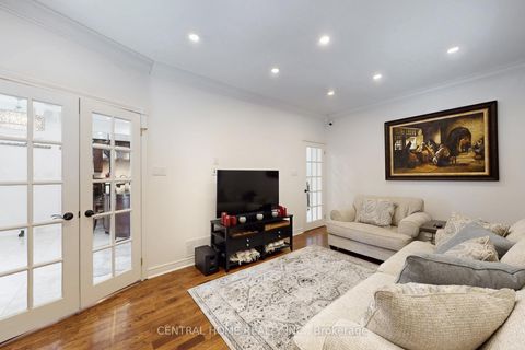 Photo 8 at 28 Theobald's Circle, Mill Pond, Richmond Hill