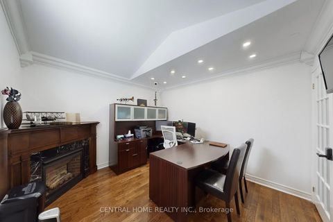 Photo 9 at 28 Theobald's Circle, Mill Pond, Richmond Hill