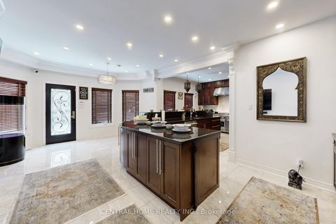 Photo 11 at 28 Theobald's Circle, Mill Pond, Richmond Hill