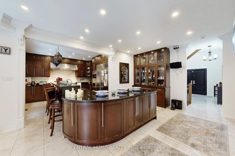 Photo 12 at 28 Theobald's Circle, Mill Pond, Richmond Hill