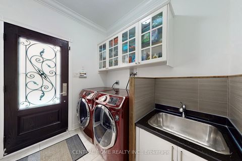 Photo 17 at 28 Theobald's Circle, Mill Pond, Richmond Hill