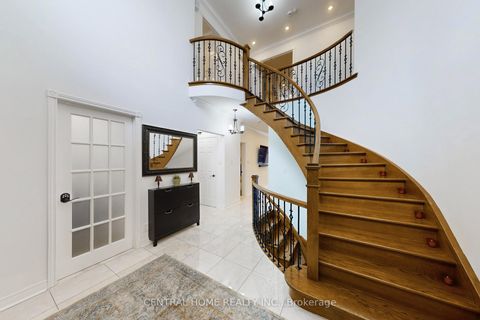 Photo 19 at 28 Theobald's Circle, Mill Pond, Richmond Hill