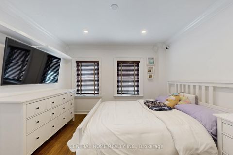 Photo 31 at 28 Theobald's Circle, Mill Pond, Richmond Hill