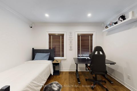 Photo 33 at 28 Theobald's Circle, Mill Pond, Richmond Hill