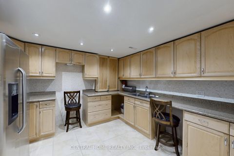 Photo 40 at 28 Theobald's Circle, Mill Pond, Richmond Hill