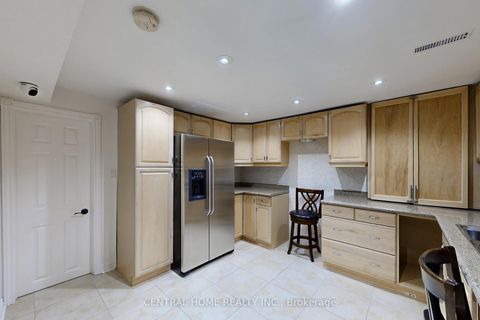 Photo 41 at 28 Theobald's Circle, Mill Pond, Richmond Hill