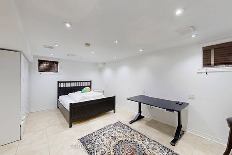 Photo 42 at 28 Theobald's Circle, Mill Pond, Richmond Hill