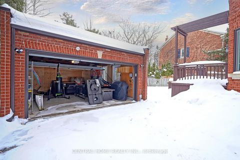 Photo 49 at 28 Theobald's Circle, Mill Pond, Richmond Hill