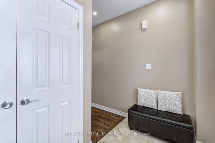 Photo 5 at 9 Ballyhaise Crescent, Credit Valley, Brampton