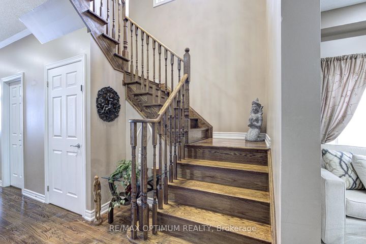 Photo 6 at 9 Ballyhaise Crescent, Credit Valley, Brampton