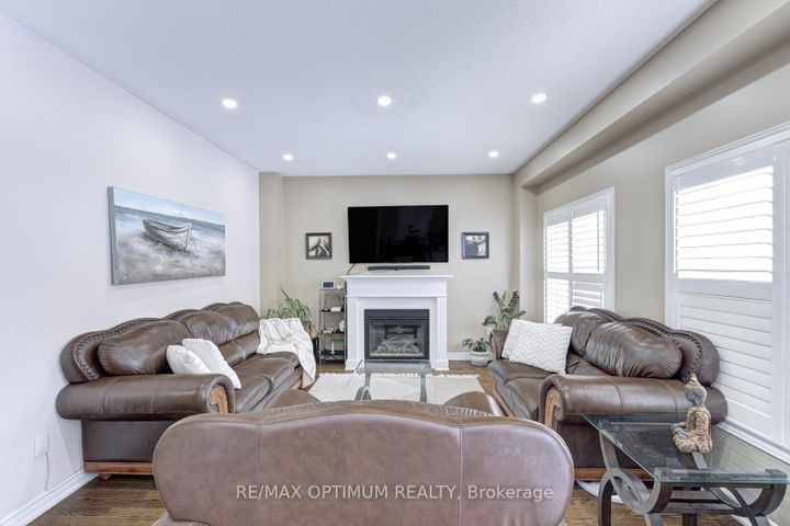 Photo 12 at 9 Ballyhaise Crescent, Credit Valley, Brampton
