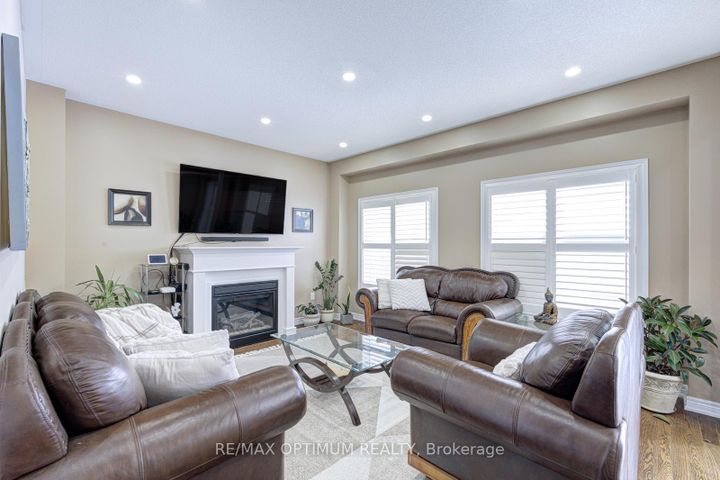 Photo 13 at 9 Ballyhaise Crescent, Credit Valley, Brampton