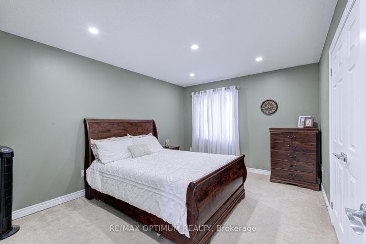 Photo 31 at 9 Ballyhaise Crescent, Credit Valley, Brampton