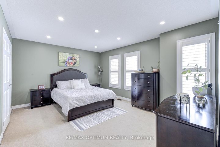 Photo 33 at 9 Ballyhaise Crescent, Credit Valley, Brampton