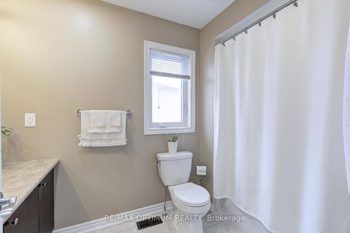 Photo 36 at 9 Ballyhaise Crescent, Credit Valley, Brampton