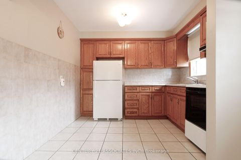 Photo 7 at 421 Lanor Avenue, Alderwood, Toronto