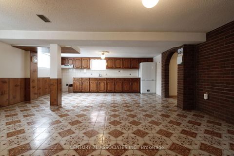 Photo 17 at 421 Lanor Avenue, Alderwood, Toronto