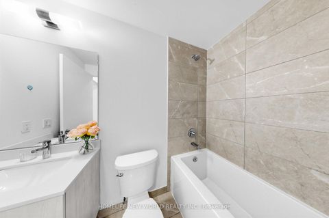 Photo 13 at 933 - 2 David Eyer Road, Rural Richmond Hill, Richmond Hill