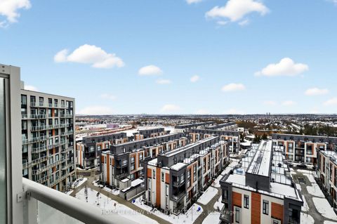 Photo 16 at 933 - 2 David Eyer Road, Rural Richmond Hill, Richmond Hill