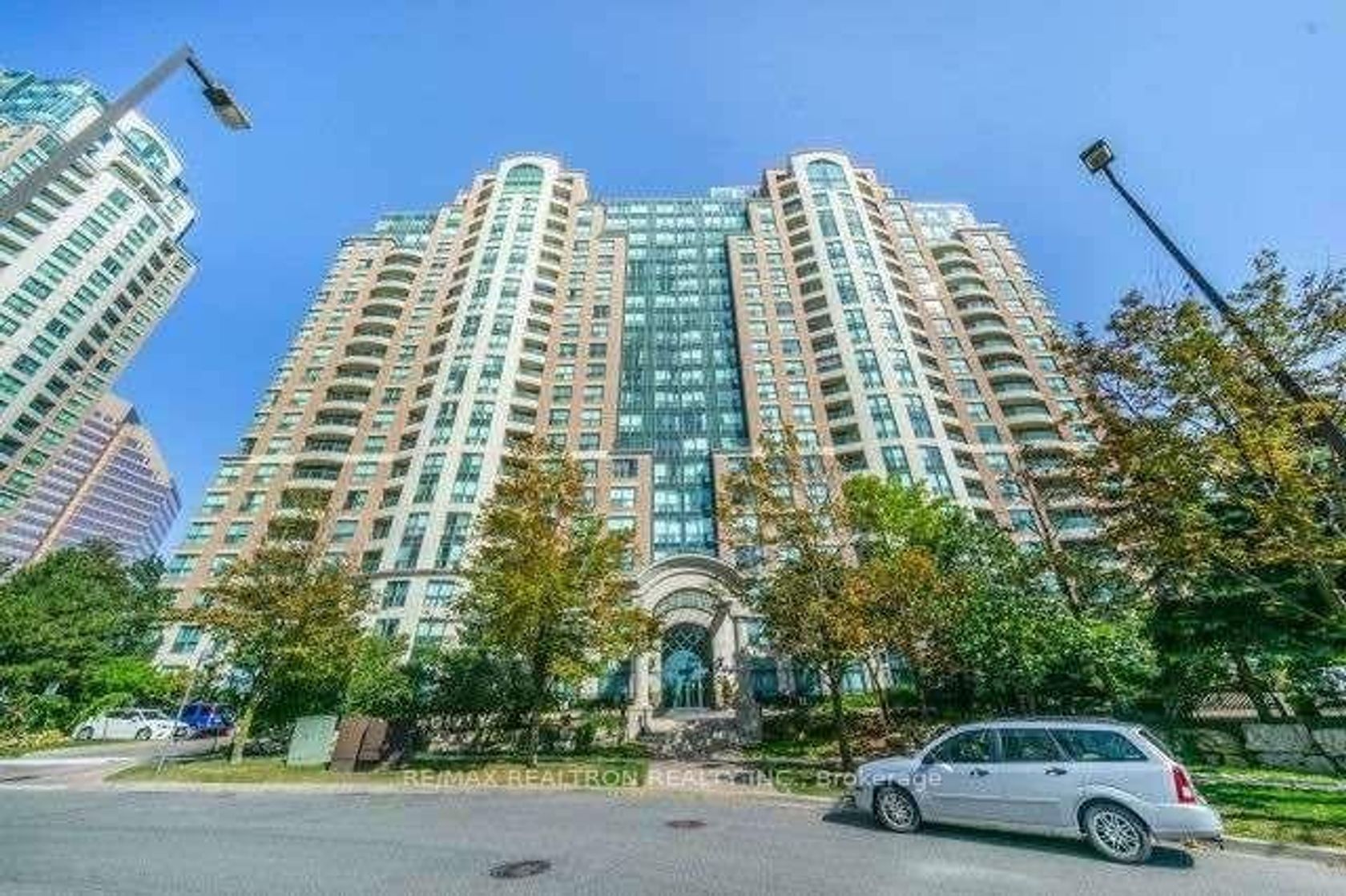 Uph5 - 23 Lorraine Drive, Willowdale West, Toronto by Loree Meneguzzi Real Estate Uph5 - 23 Lorraine Drive, Willowdale West, Toronto