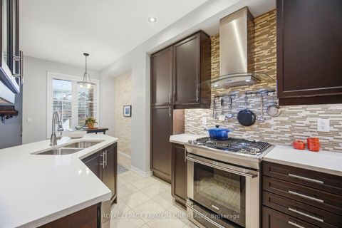 Photo 10 at 8 Poetry Drive, Vellore Village, Vaughan