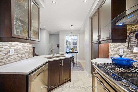 Photo 11 at 8 Poetry Drive, Vellore Village, Vaughan