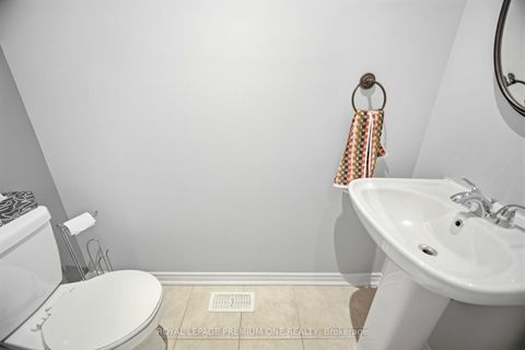 Photo 14 at 8 Poetry Drive, Vellore Village, Vaughan