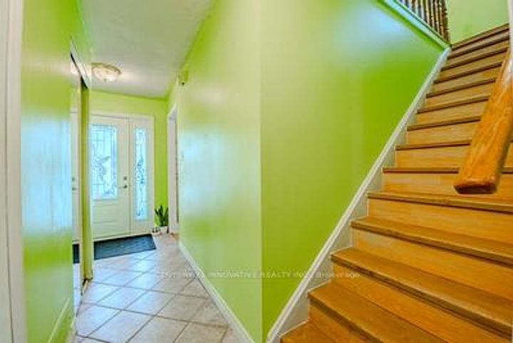 Photo 6 at 70 Somerset Drive, Heart Lake West, Brampton