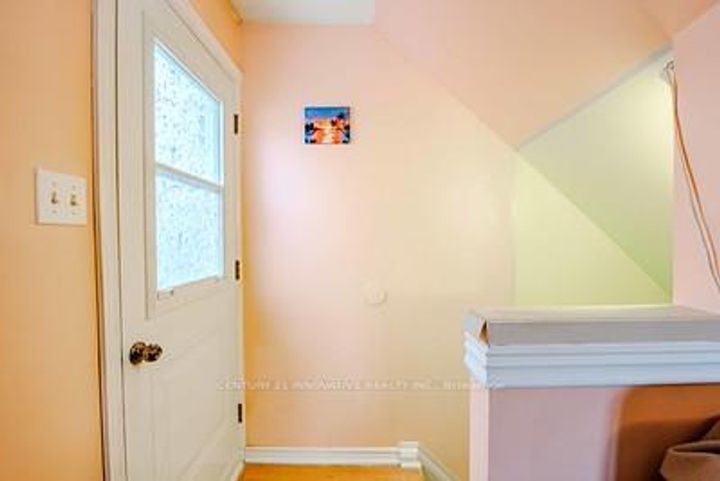 Photo 10 at 70 Somerset Drive, Heart Lake West, Brampton