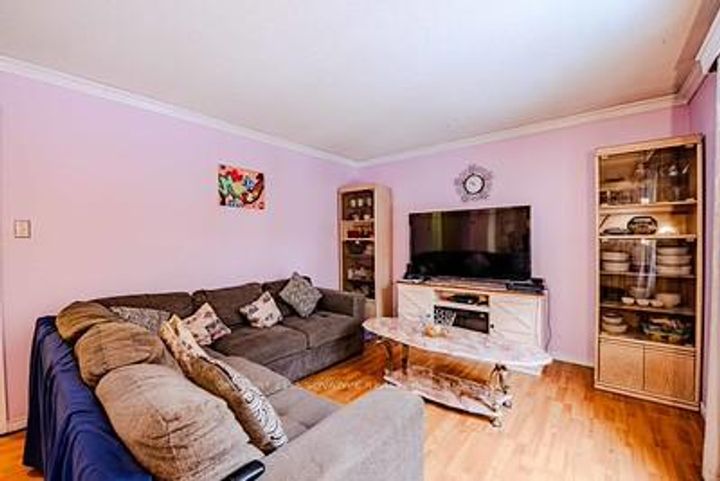 Photo 19 at 70 Somerset Drive, Heart Lake West, Brampton