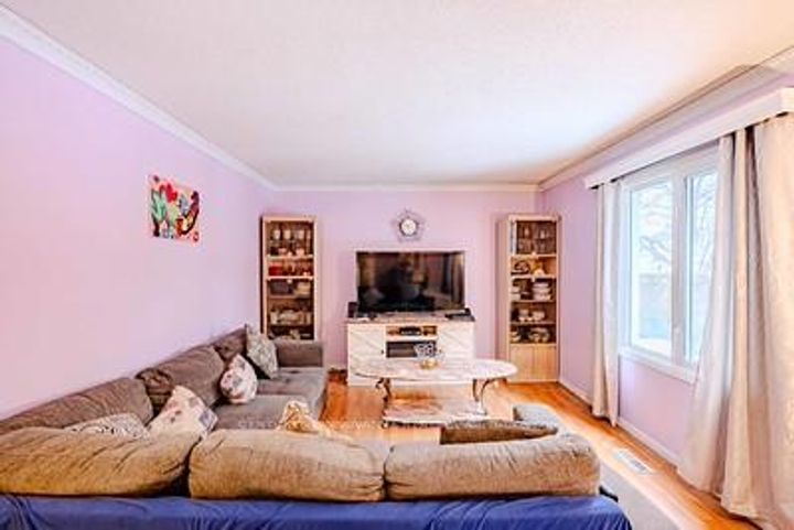 Photo 20 at 70 Somerset Drive, Heart Lake West, Brampton