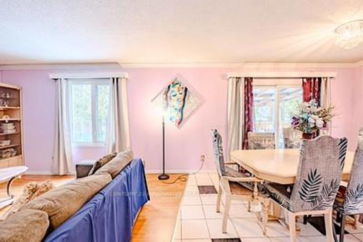 Photo 22 at 70 Somerset Drive, Heart Lake West, Brampton