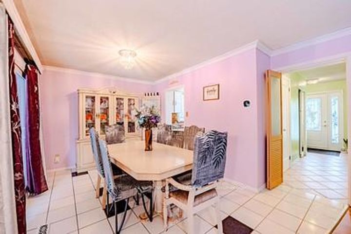 Photo 24 at 70 Somerset Drive, Heart Lake West, Brampton