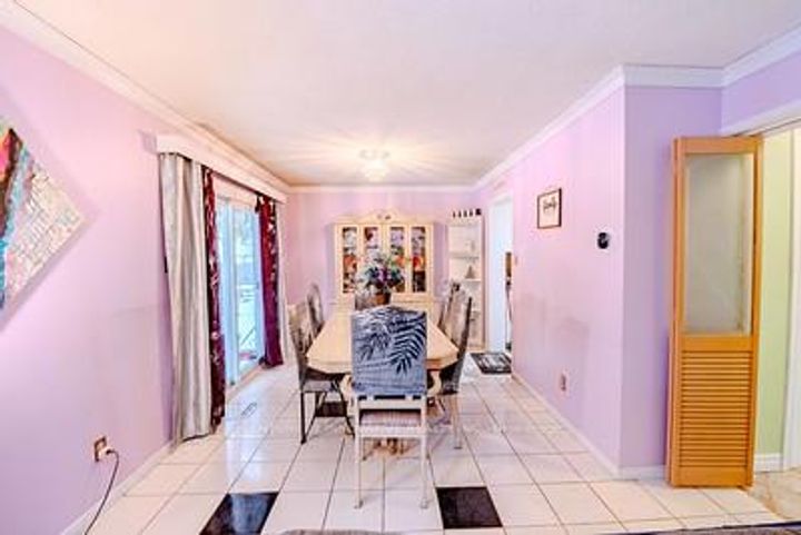 Photo 25 at 70 Somerset Drive, Heart Lake West, Brampton