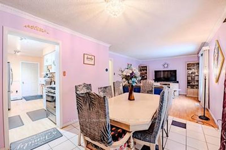 Photo 26 at 70 Somerset Drive, Heart Lake West, Brampton