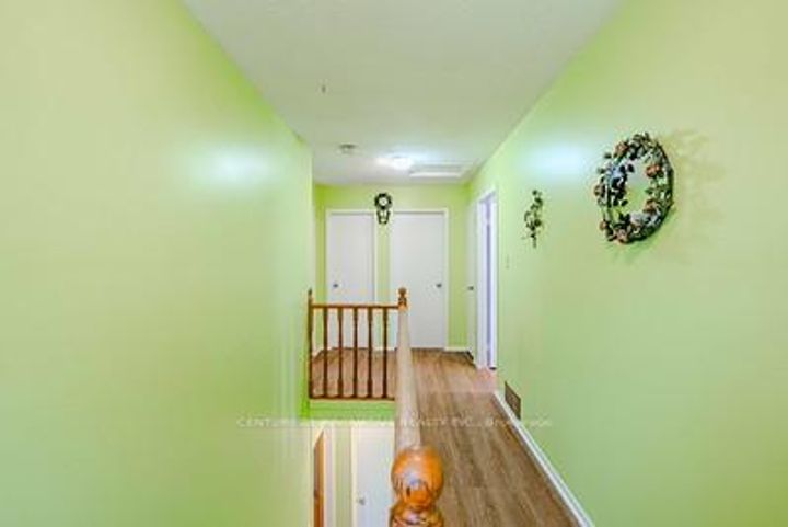 Photo 31 at 70 Somerset Drive, Heart Lake West, Brampton