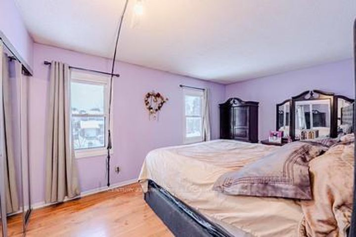 Photo 32 at 70 Somerset Drive, Heart Lake West, Brampton