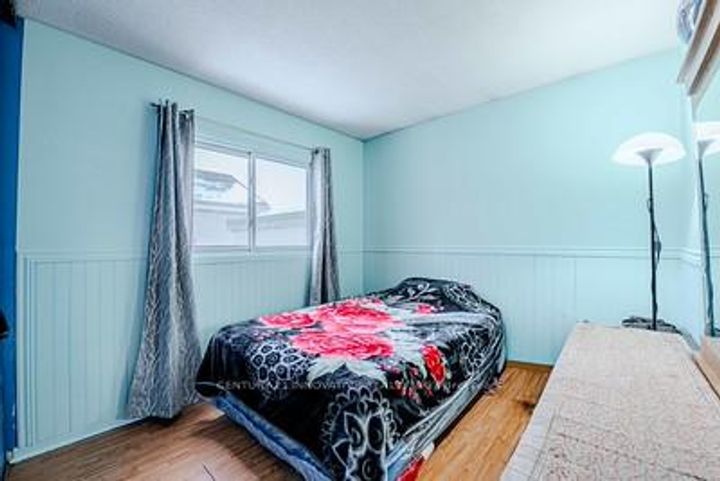 Photo 34 at 70 Somerset Drive, Heart Lake West, Brampton