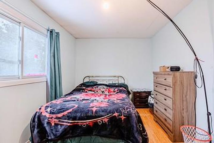 Photo 36 at 70 Somerset Drive, Heart Lake West, Brampton