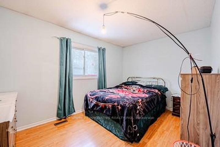 Photo 37 at 70 Somerset Drive, Heart Lake West, Brampton