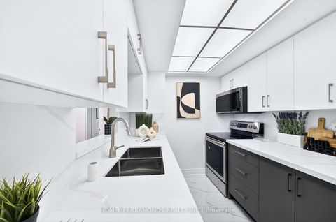 Photo 3 at 2002 - 5 CONCORDE Place, Don Mills, Toronto