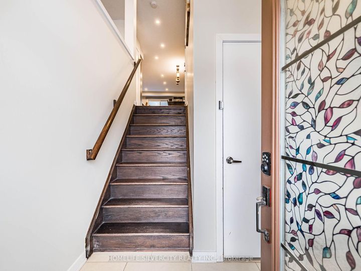 Photo 3 at 98 Crafter Crescent, Stoney Creek Mountain, Hamilton