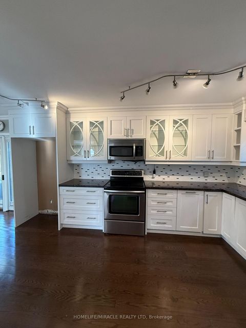 Photo 15 at 10 Yorkton Boulevard, Angus Glen, Markham