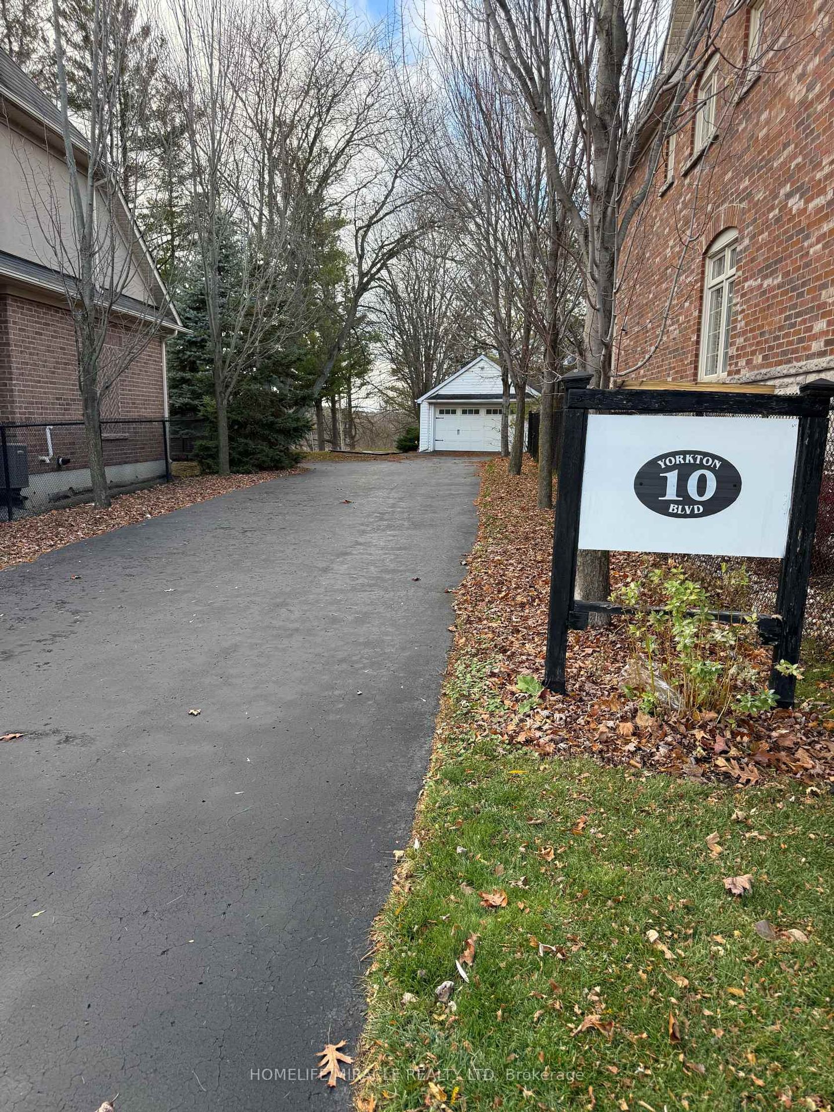 10 Yorkton Boulevard, Angus Glen, Markham photo number 2