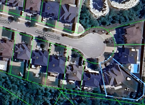 Photo 2 at 10 Annsleywood Court, Kleinburg, Vaughan