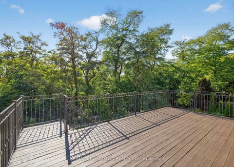 Photo 3 at 10 Annsleywood Court, Kleinburg, Vaughan